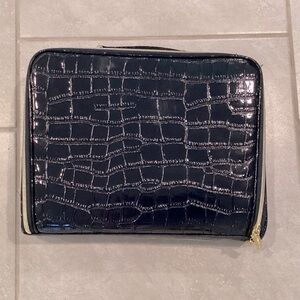 NWOT Estee Lauder Navy Blue Faux Crocodile Embossed Make-up Travel Bag